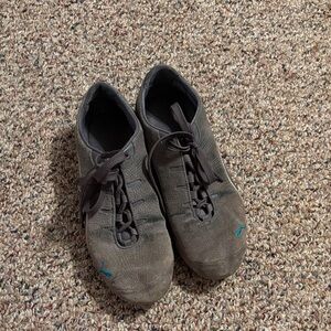 Puma women’s gray/teal Athletic Shoes